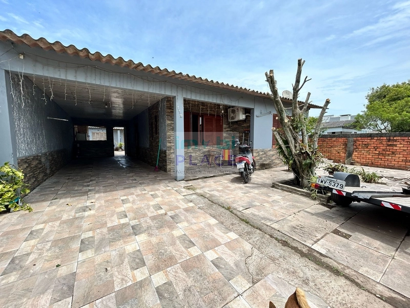 Pátio Amplo com Duas Casas – Conforto e Praticidade Perto de Tudo: 2ª foto da galeria de imagens do imóvel