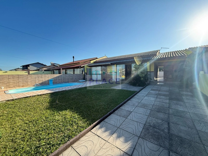 EXCELENTE CASA COM PISCINA: 1ª foto da galeria de imagens do imóvel