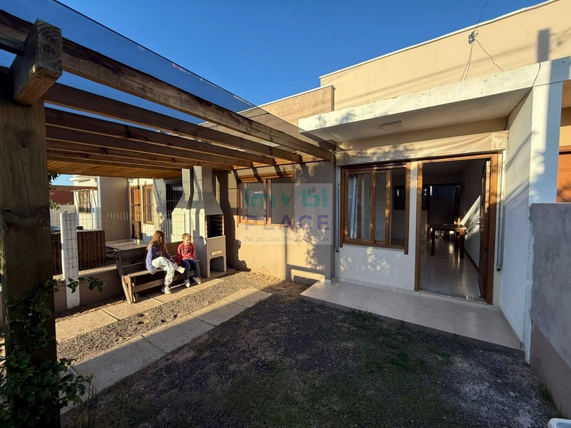 Casa geminada: 3ª foto da galeria de imagens do imóvel
