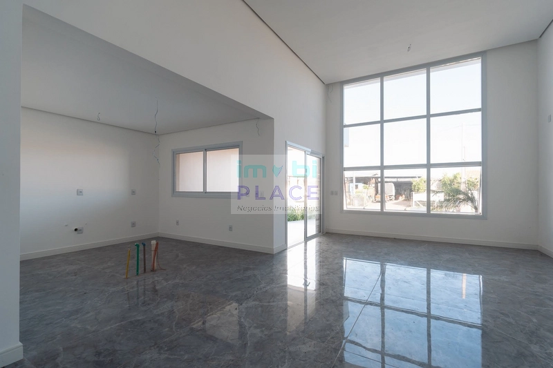 Casa de Alto Padrão no Centro de Imbé – Design Moderno e Acabamentos I: 17ª foto da galeria de imagens do imóvel