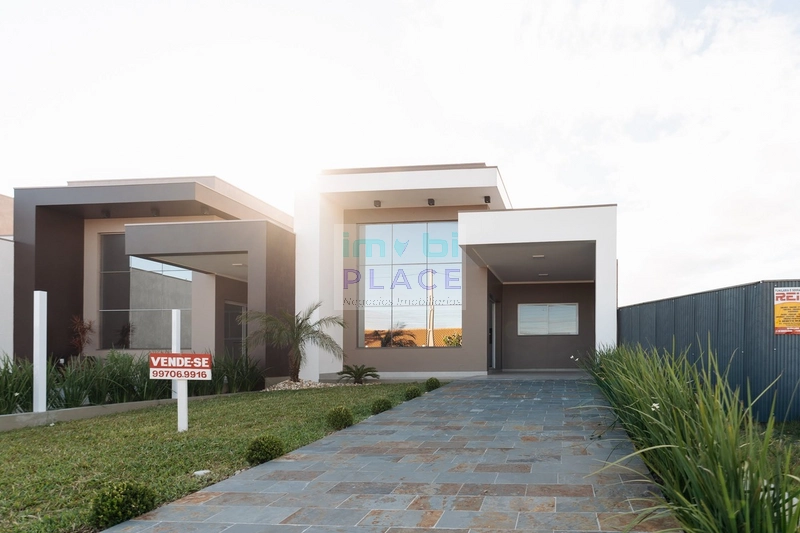 Casa de Alto Padrão no Centro de Imbé – Design Moderno e Acabamentos I: 8ª foto da galeria de imagens do imóvel