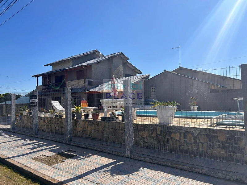 Casa de Esquina com Piscina e Amplo Espaço!: 4ª foto da galeria de imagens do imóvel