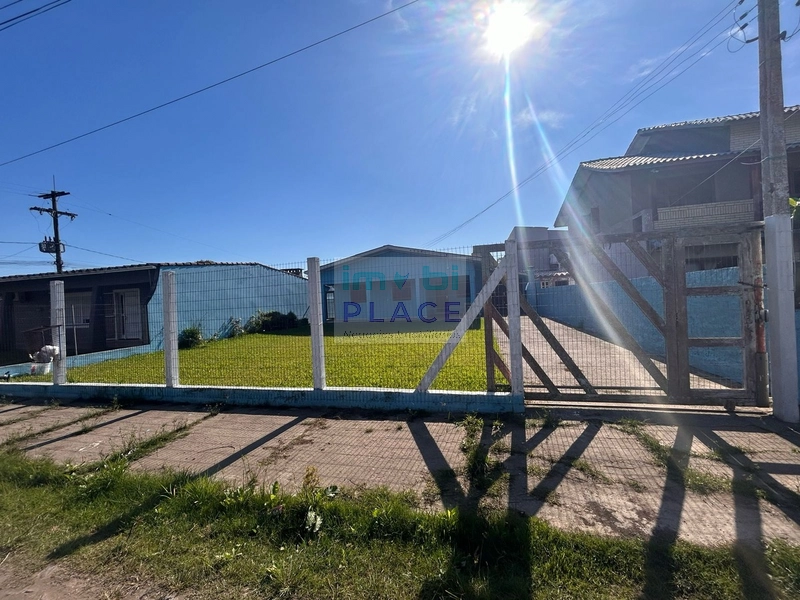 Casa de Esquina com Piscina e Amplo Espaço!: 1ª foto da galeria de imagens do imóvel
