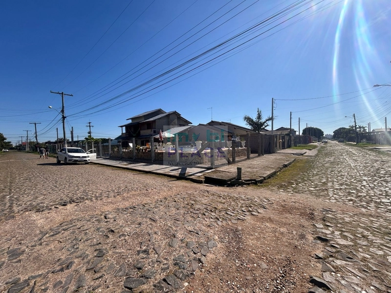 Casa de Esquina com Piscina e Amplo Espaço!: 3ª foto da galeria de imagens do imóvel