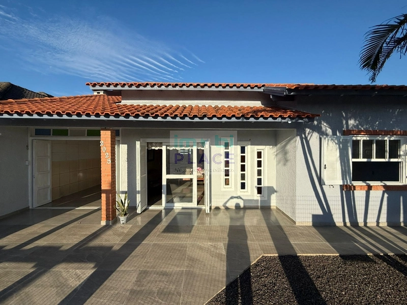 Casa Mobiliada com Suíte e Garagem Fechada: 1ª foto da galeria de imagens do imóvel