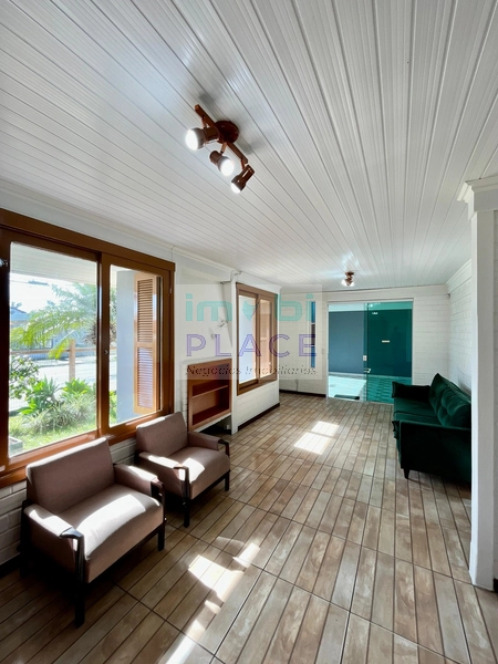 Casa com 3 dormitórios e piscina: 7ª foto da galeria de imagens do imóvel