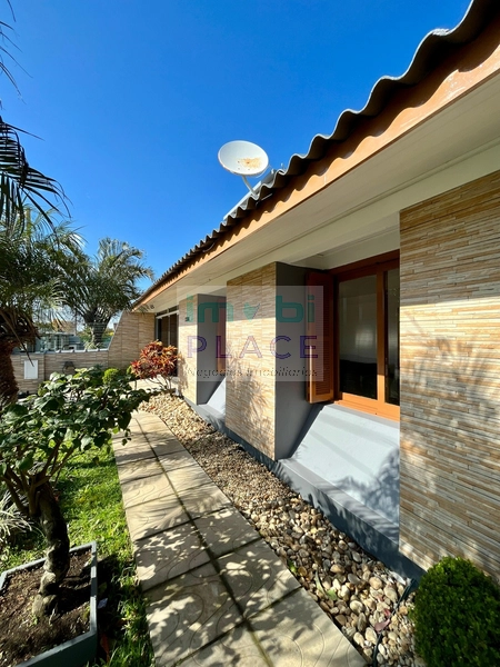 Casa com 3 dormitórios e piscina: 2ª foto da galeria de imagens do imóvel