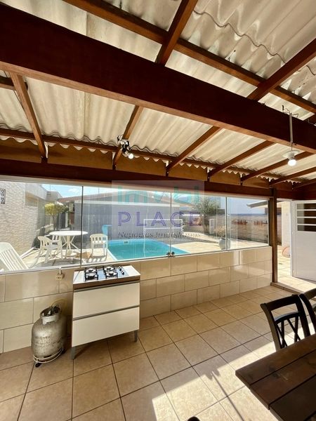 Casa com 3 dormitórios e piscina: 13ª foto da galeria de imagens do imóvel