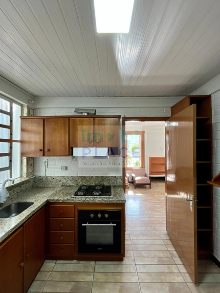 Casa com 3 dormitórios e piscina: 8ª foto da galeria de imagens do imóvel