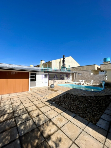 Casa com 3 dormitórios e piscina: 12ª foto da galeria de imagens do imóvel