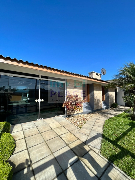 Casa com 3 dormitórios e piscina: 3ª foto da galeria de imagens do imóvel