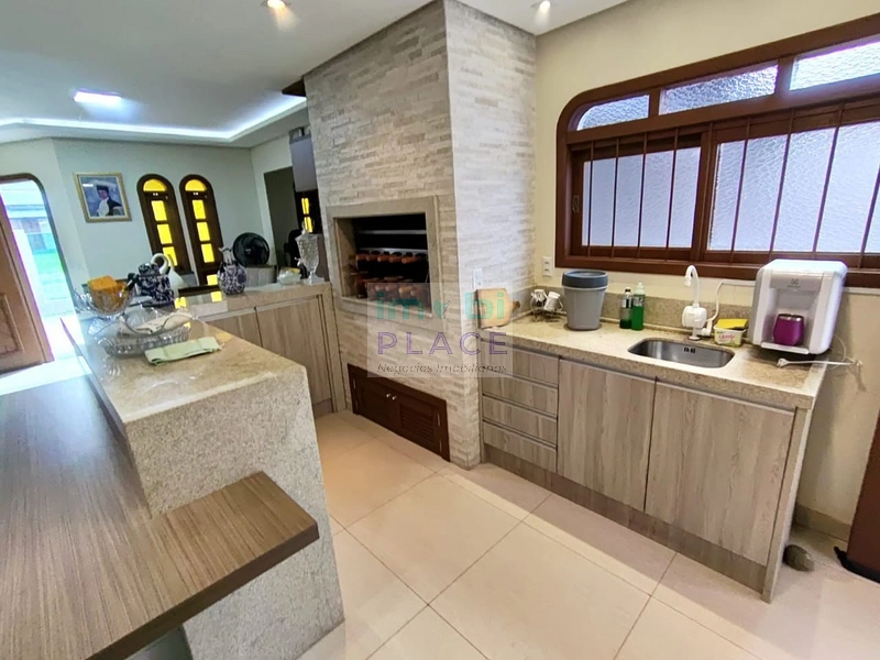 Casa Ampla à Venda – Ideal para Famílias Grandes ou Investimento: 7ª foto da galeria de imagens do imóvel