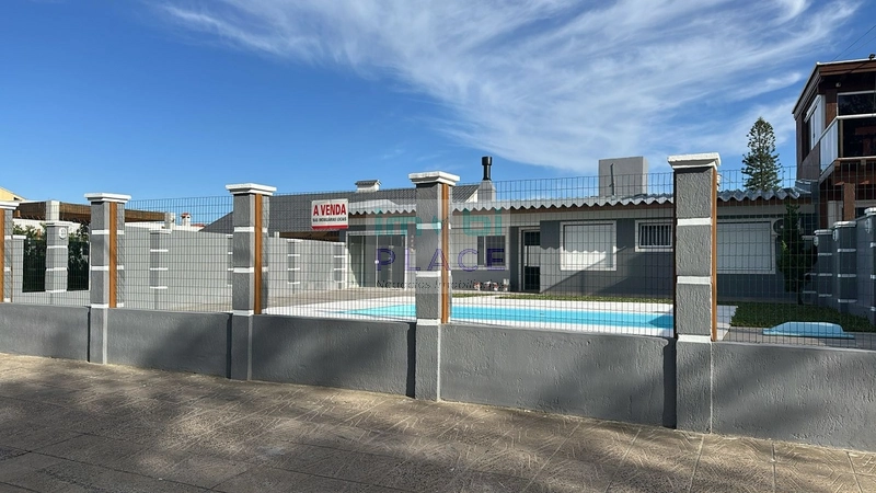 Casa com Amplo Pátio e Piscina em Tramandaí: 3ª foto da galeria de imagens do imóvel