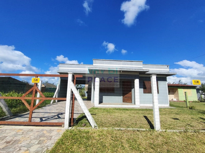 Casa com piscina: 2ª foto da galeria de imagens do imóvel