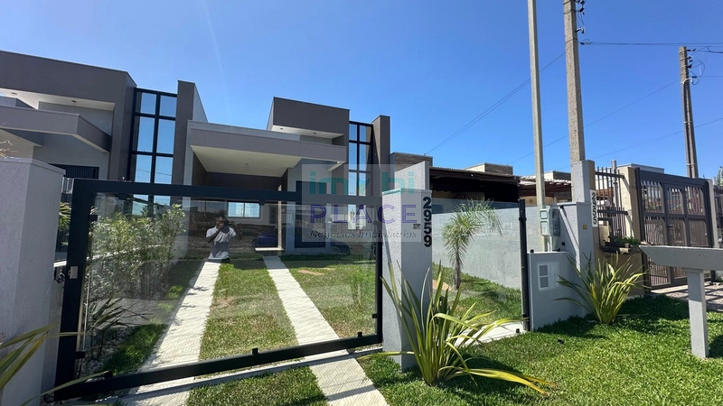 Casa com 3 dormitórios e paisagismo: 2ª foto da galeria de imagens do imóvel