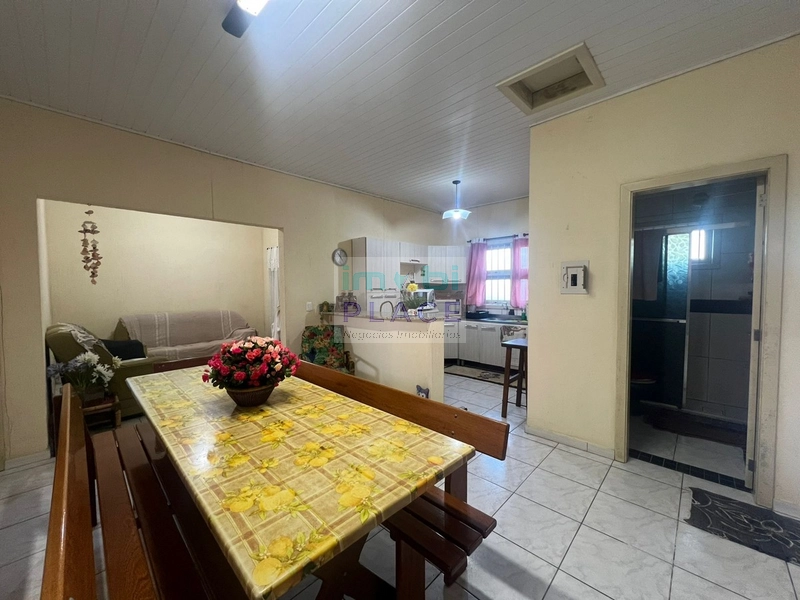 Casa Ampla com 3 Dormitórios e Terreno Espaçoso – Próxima ao Mar!: 5ª foto da galeria de imagens do imóvel