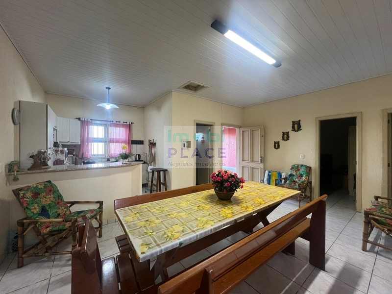 Casa Ampla com 3 Dormitórios e Terreno Espaçoso – Próxima ao Mar!: 6ª foto da galeria de imagens do imóvel