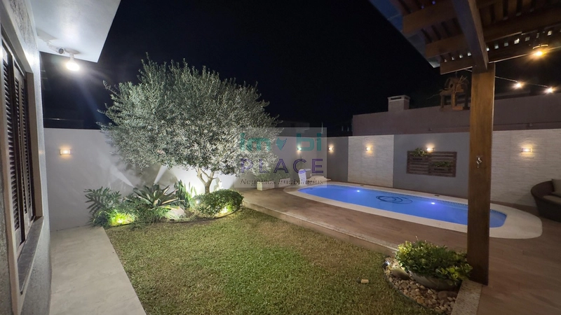 Casa com piscina: 2ª foto da galeria de imagens do imóvel