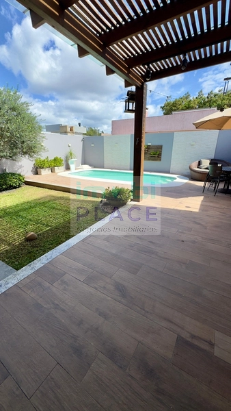 Casa com piscina: 32ª foto da galeria de imagens do imóvel