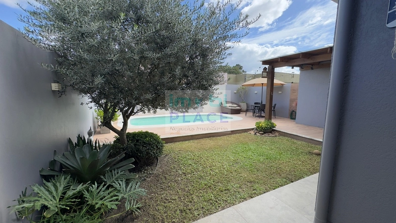 Casa com piscina: 27ª foto da galeria de imagens do imóvel
