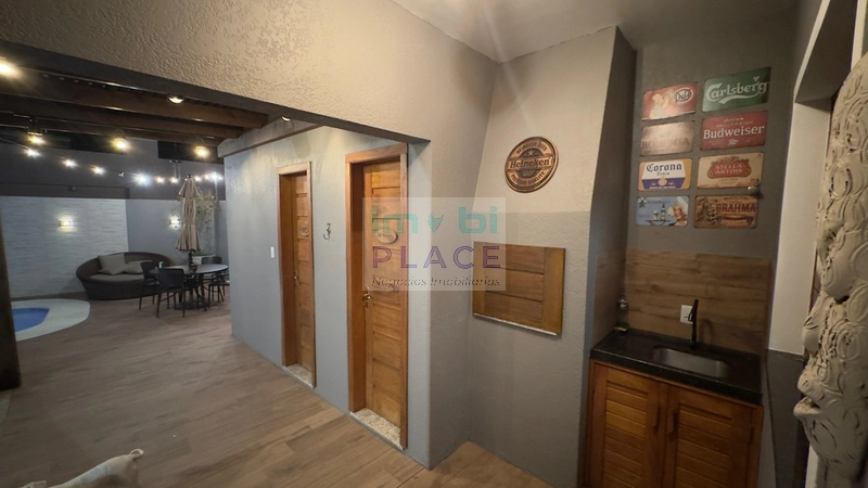 Casa com piscina: 17ª foto da galeria de imagens do imóvel