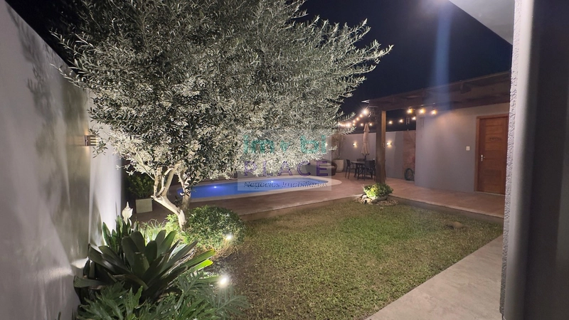 Casa com piscina: 5ª foto da galeria de imagens do imóvel