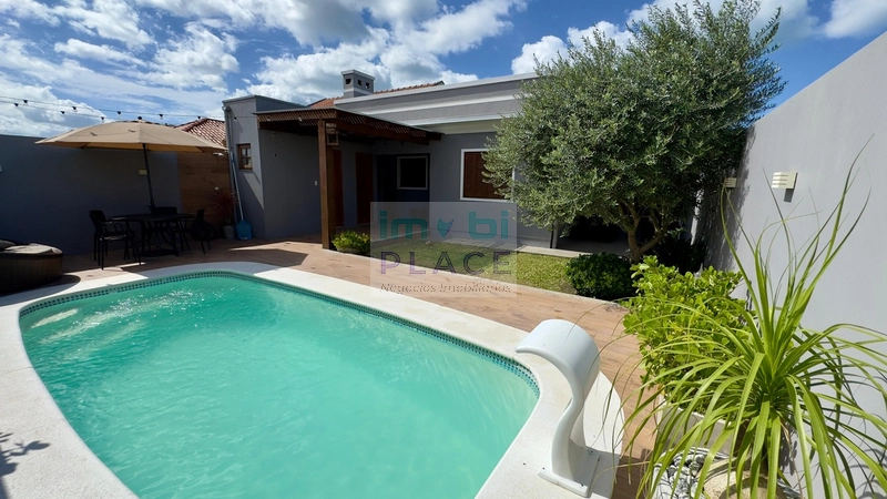Casa com piscina: 31ª foto da galeria de imagens do imóvel