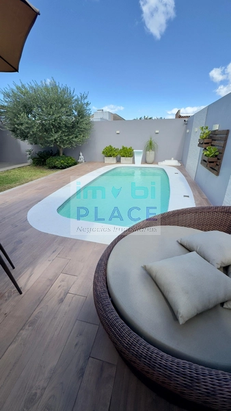 Casa com piscina: 30ª foto da galeria de imagens do imóvel