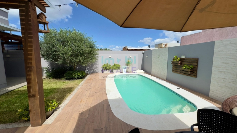 Casa com piscina: 26ª foto da galeria de imagens do imóvel