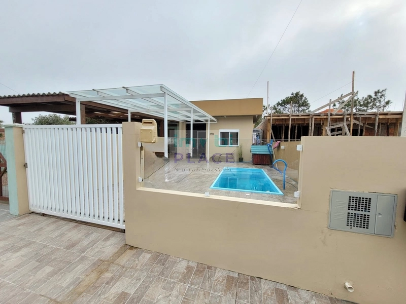 CASA COM PISCINA 2 DORMITÓRIOS EM NOVA TRAMANDAÍ: 1ª foto da galeria de imagens do imóvel
