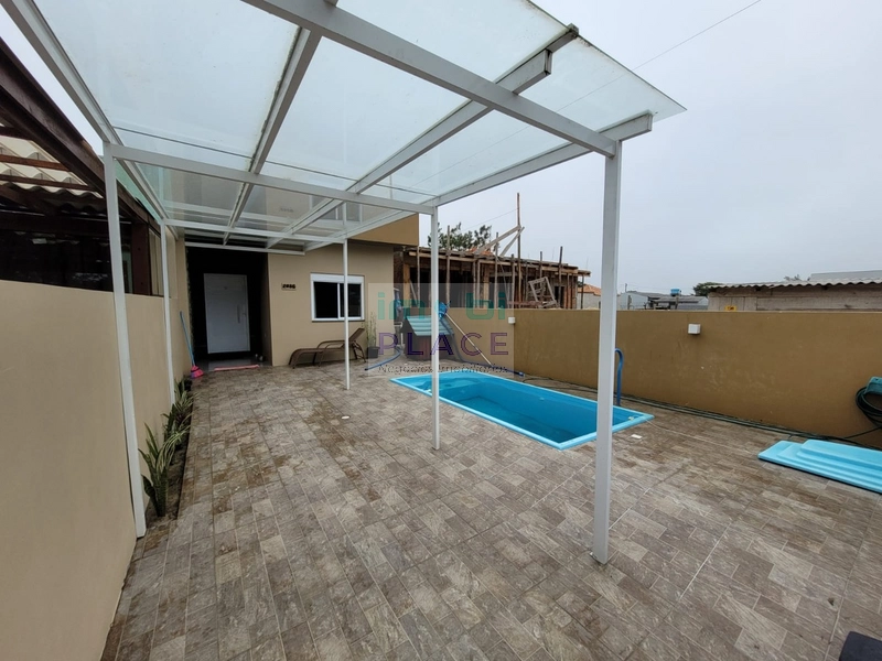 CASA COM PISCINA 2 DORMITÓRIOS EM NOVA TRAMANDAÍ: 2ª foto da galeria de imagens do imóvel