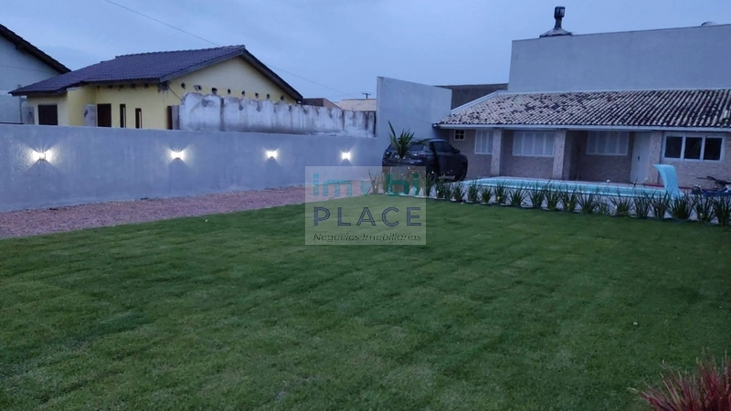 Casa com piscina: 1ª foto da galeria de imagens do imóvel