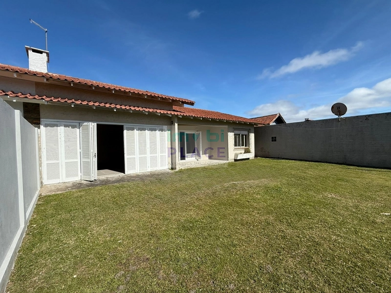 Casa Ampla com 4 Quartos: 1ª foto da galeria de imagens do imóvel