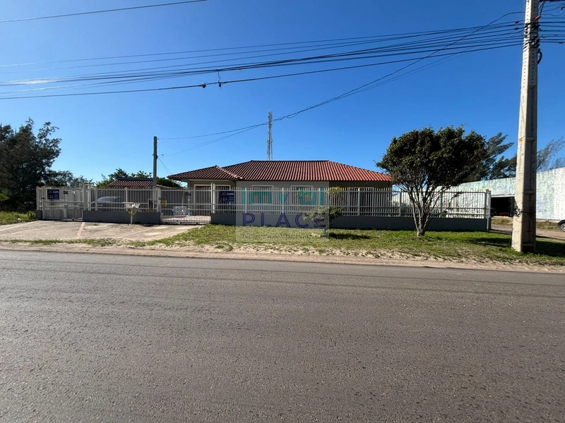Casa com ótima localização, a apenas 700 metros do mar: 4ª foto da galeria de imagens do imóvel