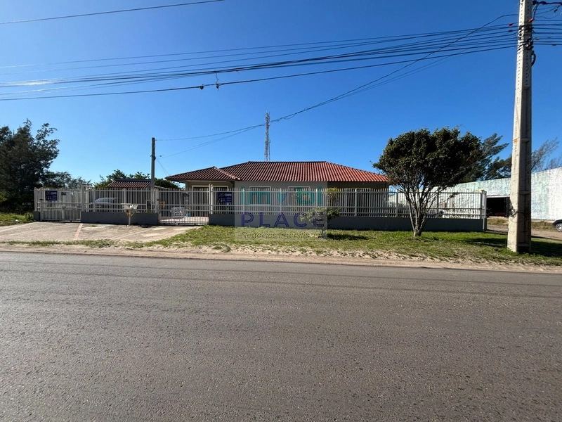 Casa com ótima localização, a apenas 700 metros do mar: 3ª foto da galeria de imagens do imóvel