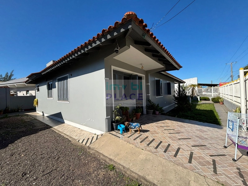 Casa com ótima localização, a apenas 700 metros do mar: 2ª foto da galeria de imagens do imóvel