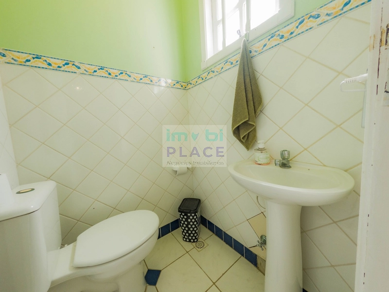 Casa à Venda: 2ª foto da galeria de imagens do imóvel