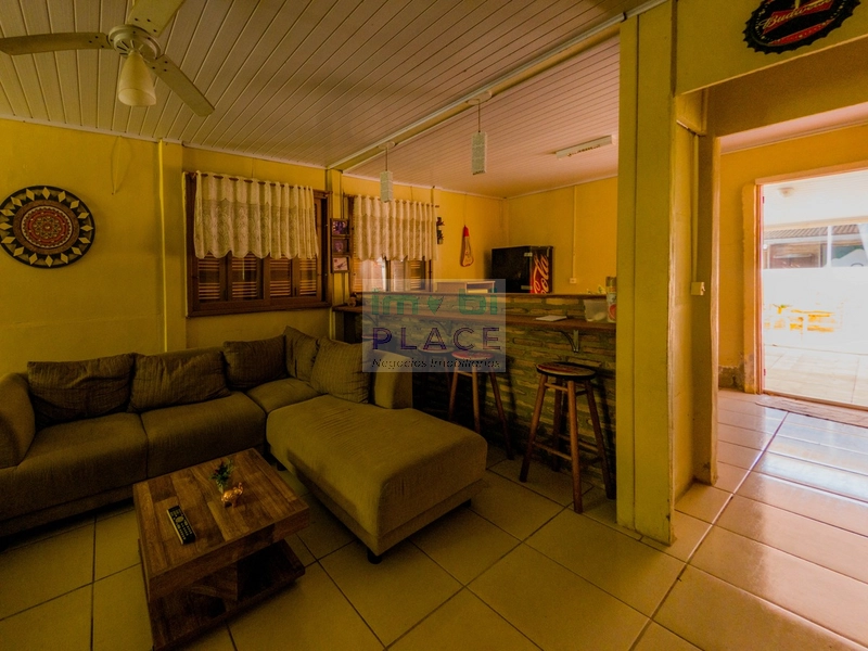 Casa à venda com amplo espaço: 33ª foto da galeria de imagens do imóvel