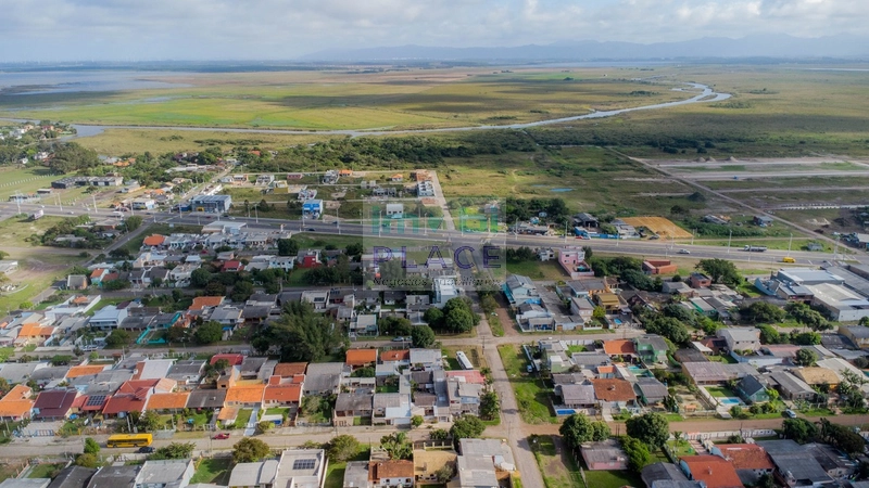 Casa à venda com amplo espaço: 6ª foto da galeria de imagens do imóvel