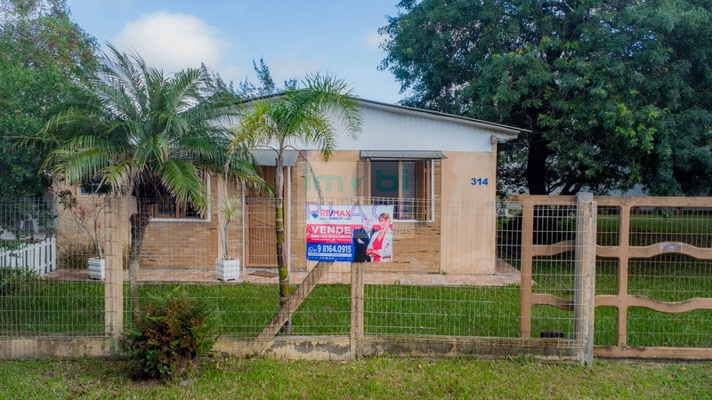 Casa à venda com amplo espaço: 2ª foto da galeria de imagens do imóvel