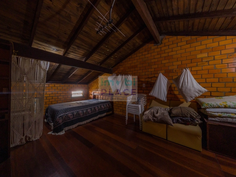 Casa à venda com arquitetura diferenciada: 7ª foto da galeria de imagens do imóvel