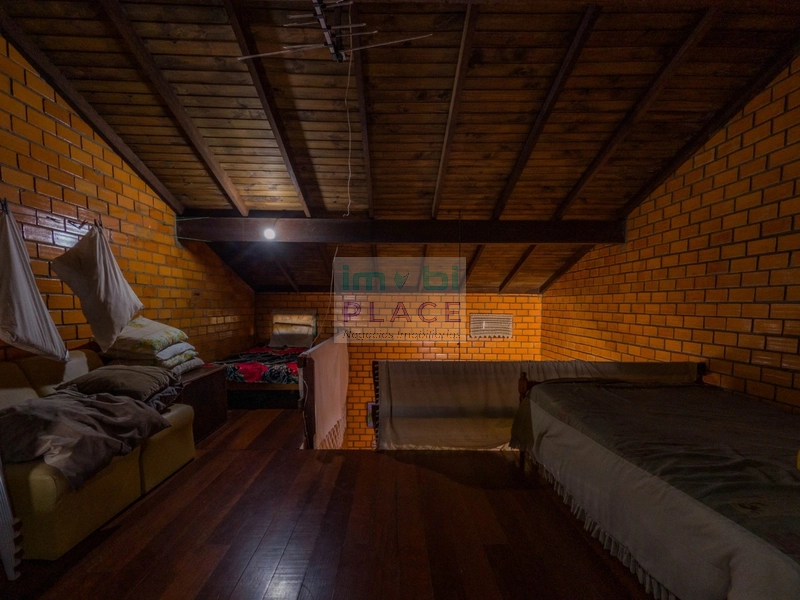 Casa à venda com arquitetura diferenciada: 4ª foto da galeria de imagens do imóvel