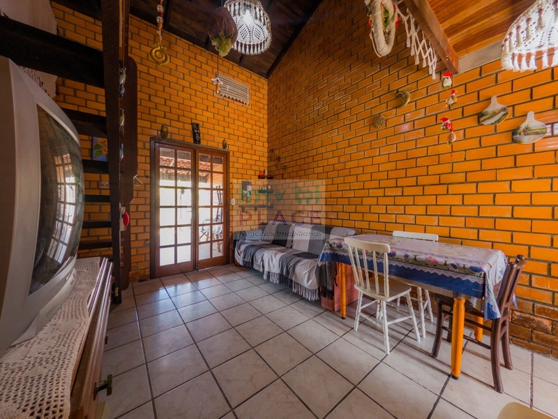 Casa à venda com arquitetura diferenciada: 9ª foto da galeria de imagens do imóvel