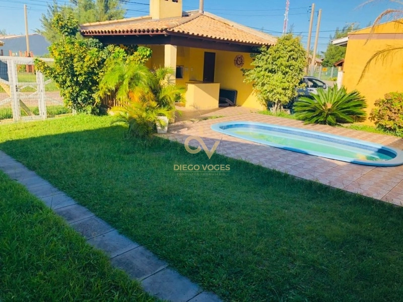 Casa com amplo terreno 2 quartos quiosque com churrasqueira e piscina: 1ª foto da galeria de imagens do imóvel
