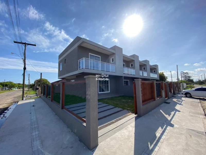 Sobrado duplex próximo ao centrinho de Nova Tramandaí, 3 dormitórios: 2ª foto da galeria de imagens do imóvel
