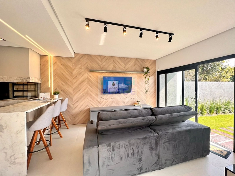 Luxuoso Sobrado mobiliado e decorado de Esquina em Avenida com Piscina: 4ª foto da galeria de imagens do imóvel