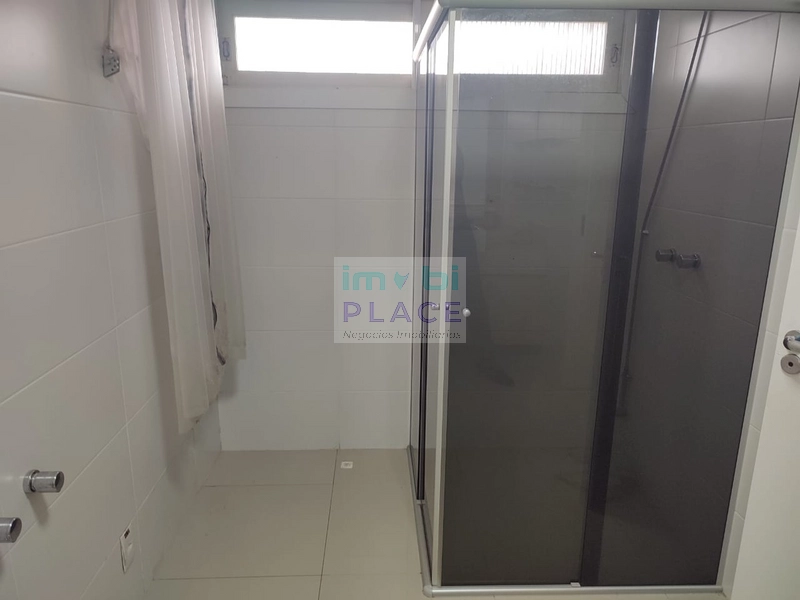 Residência Espaçosa com Piscina em Localização Central: 12ª foto da galeria de imagens do imóvel