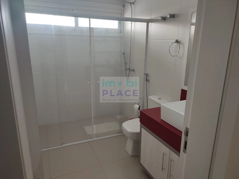 Residência Espaçosa com Piscina em Localização Central: 20ª foto da galeria de imagens do imóvel