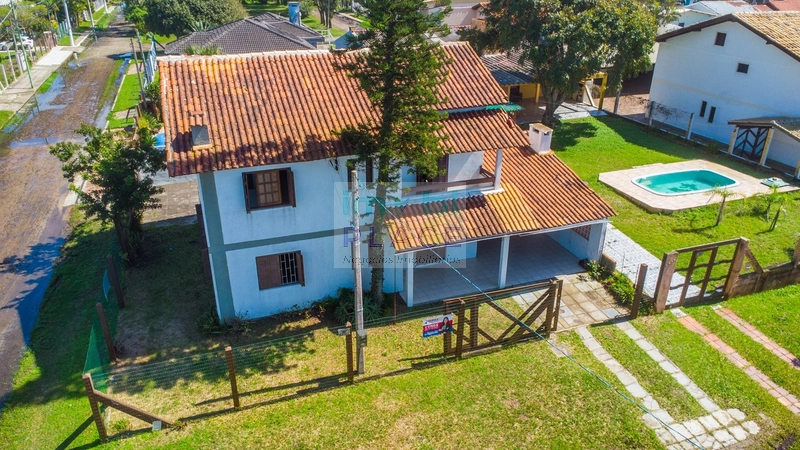 Excelente Sobrado na Zona Nova em Tramandaí, 5 Dormitórios (2 Suítes): 1ª foto da galeria de imagens do imóvel