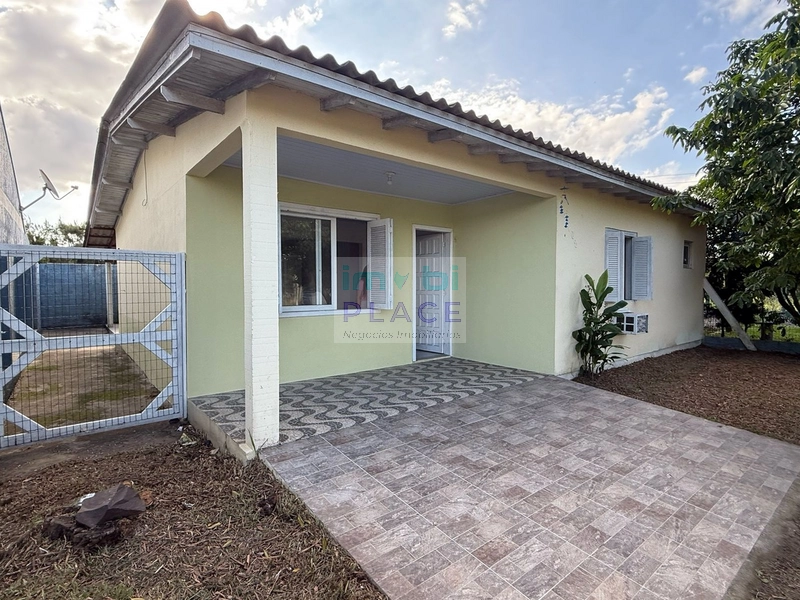 Oportunidade! Casa reformada pátio amplo frente mar em Nova Tramandaí: 1ª foto da galeria de imagens do imóvel